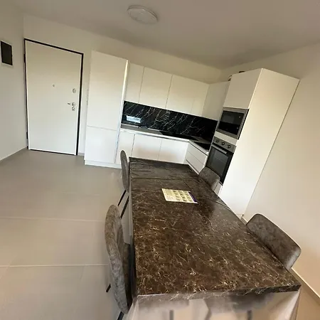 Naomi Apartment *